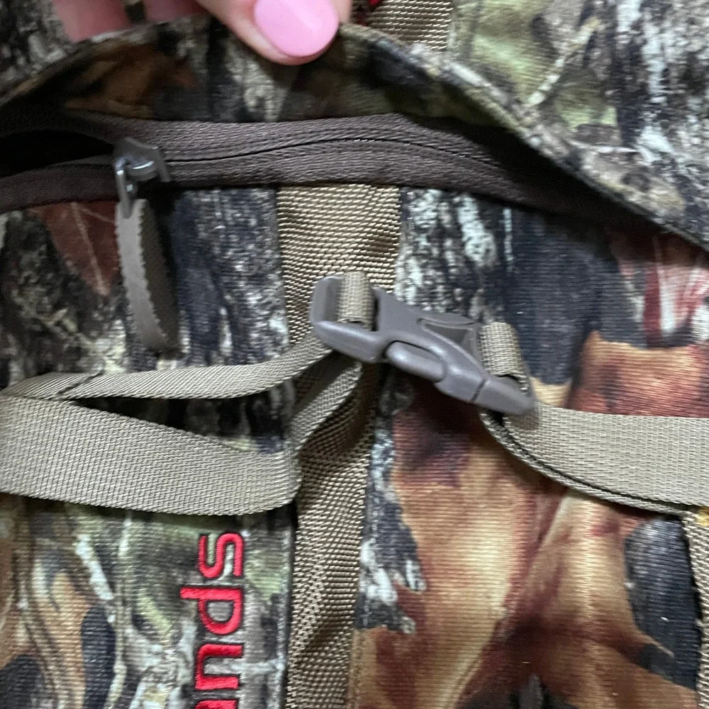 Badlands Hunting Daypack Realtree Camouflage Hydration Ready Tactical Backpack